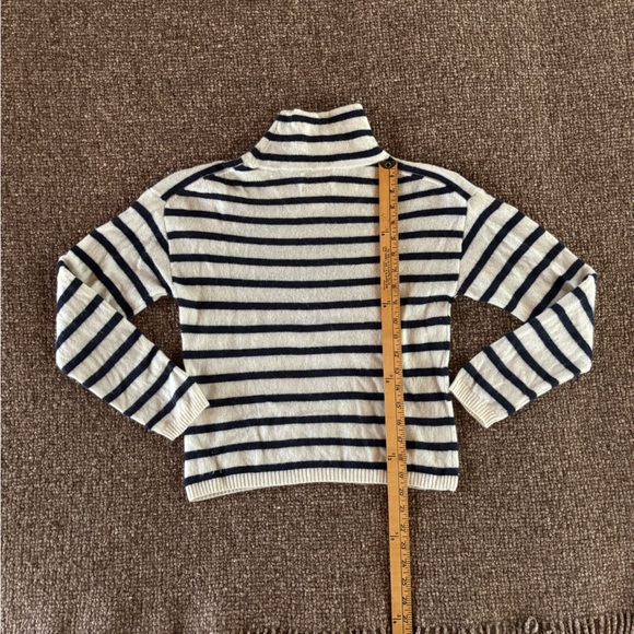 Halston Cashmere Sweater - Picture 6 of 6